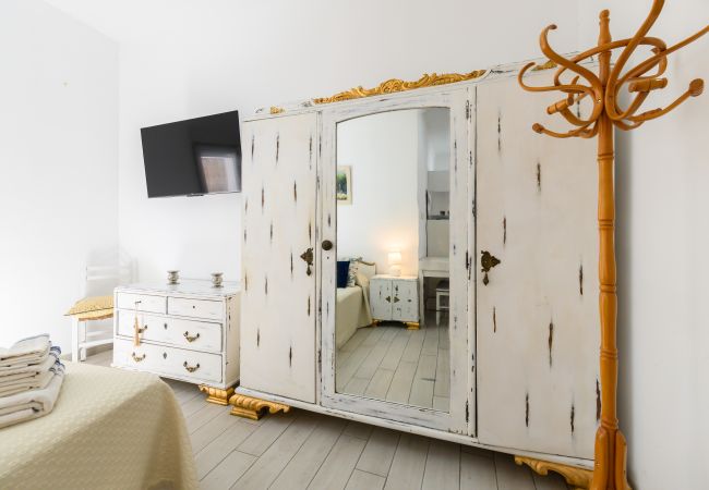 Studio in Madrid - Modern Studio with Private Terrace in Madrid Studio in Madrid - Modern Studio with Private Terrace in Madrid