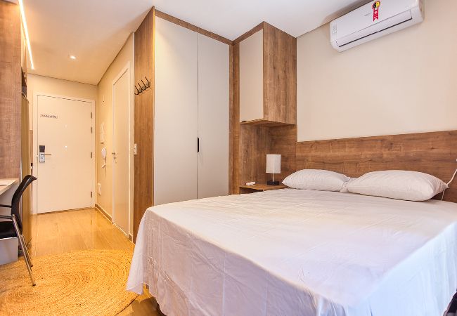 Apartment in São Paulo - Flat na Vila Mariana c varanda próx ao metrô Apartment in São Paulo - Flat na Vila Mariana c varanda próx ao metrô