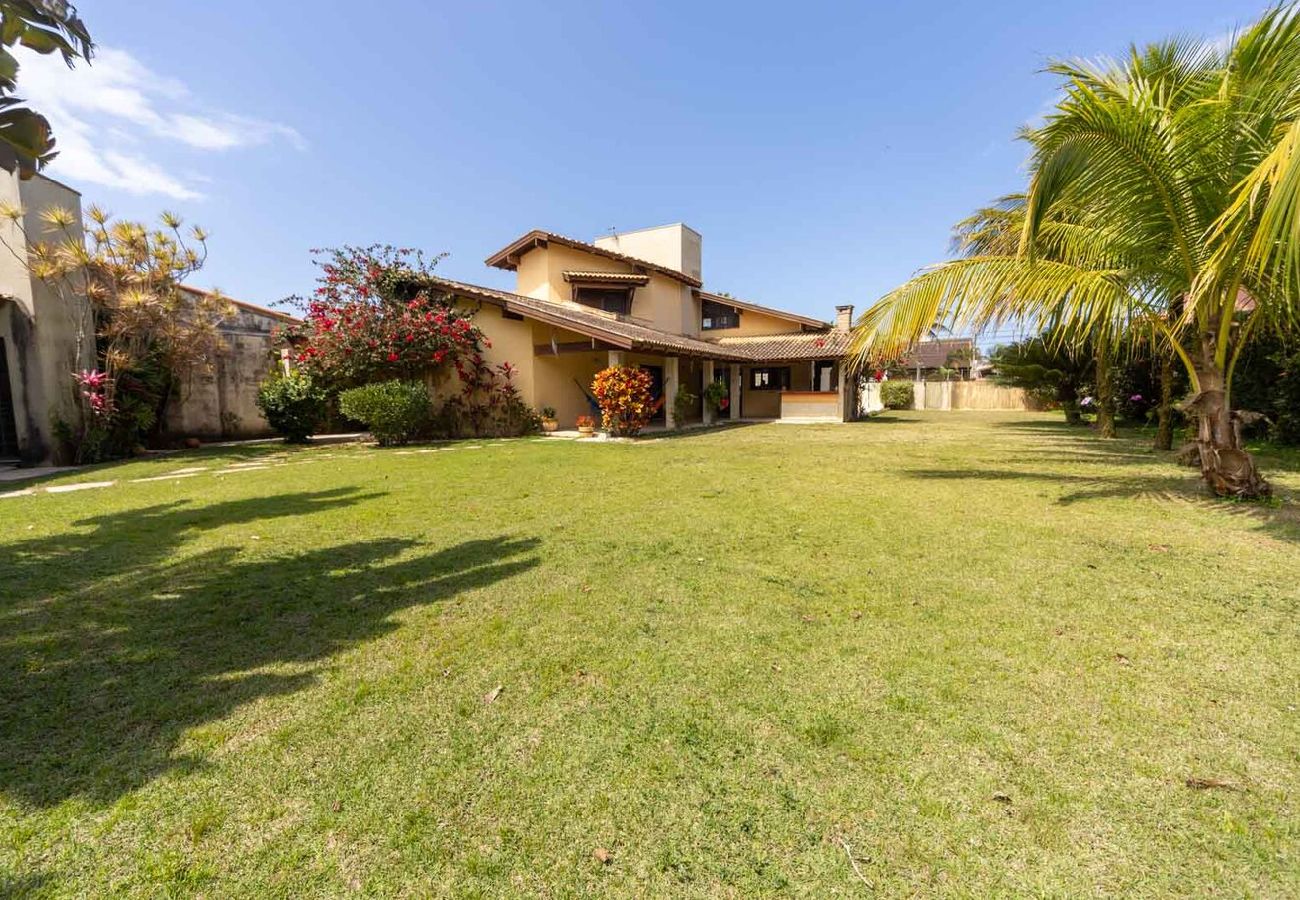 House in Itanhaém - Casa com Área Gourmet e Quintal a 200 m da Praia
