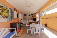 House in Porangaba - Casa Temática com Piscina e Churrasqueira