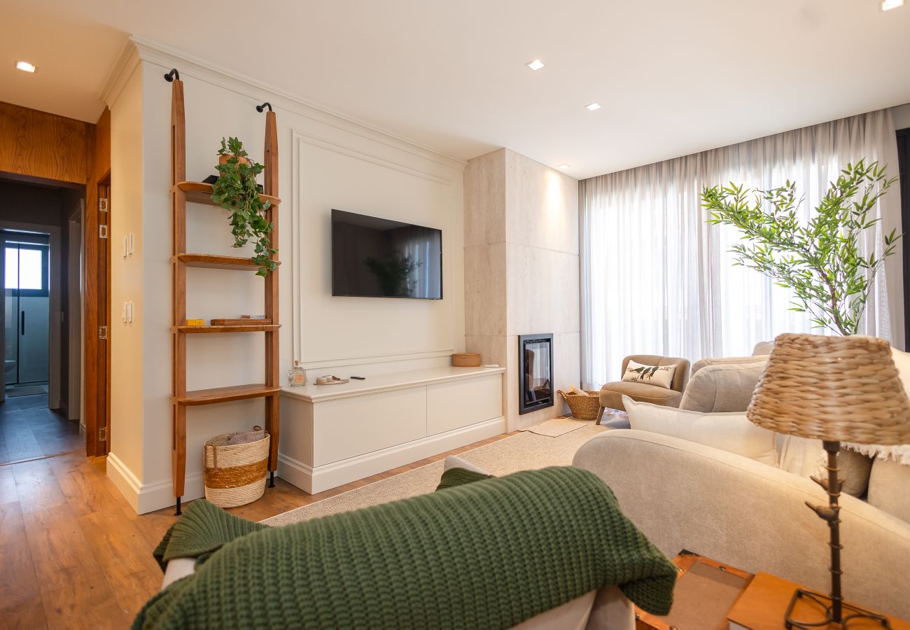 Apartment in Gramado - NOVO! Apto alto Padrão 2 suítes a 600m da Rua Coberta