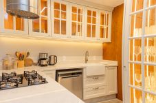 Apartment in Gramado - NOVO! Apto alto Padrão 2 suítes a 600m da Rua Coberta