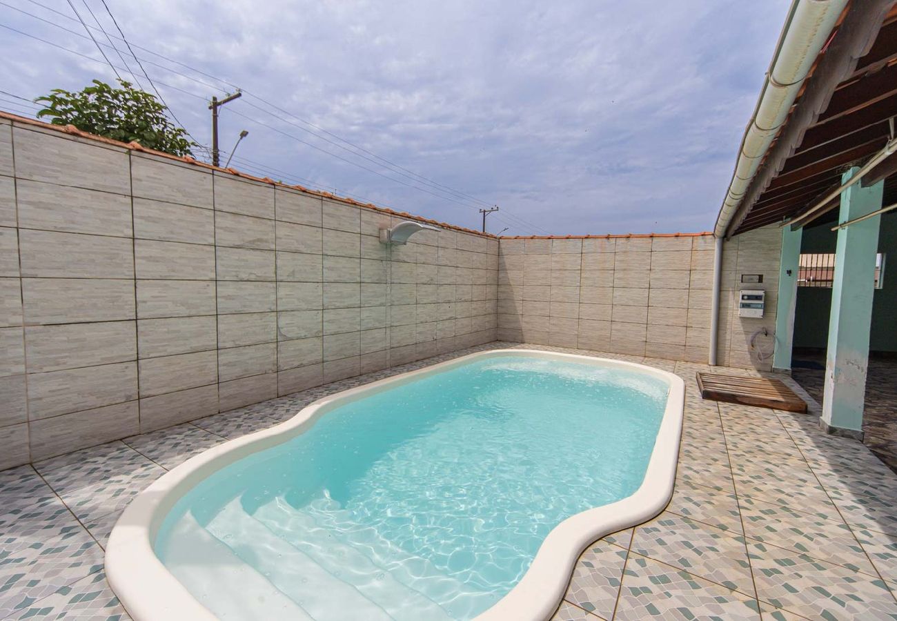 House in Peruíbe - Casa com Piscina e Garagem a 550m da Praia
