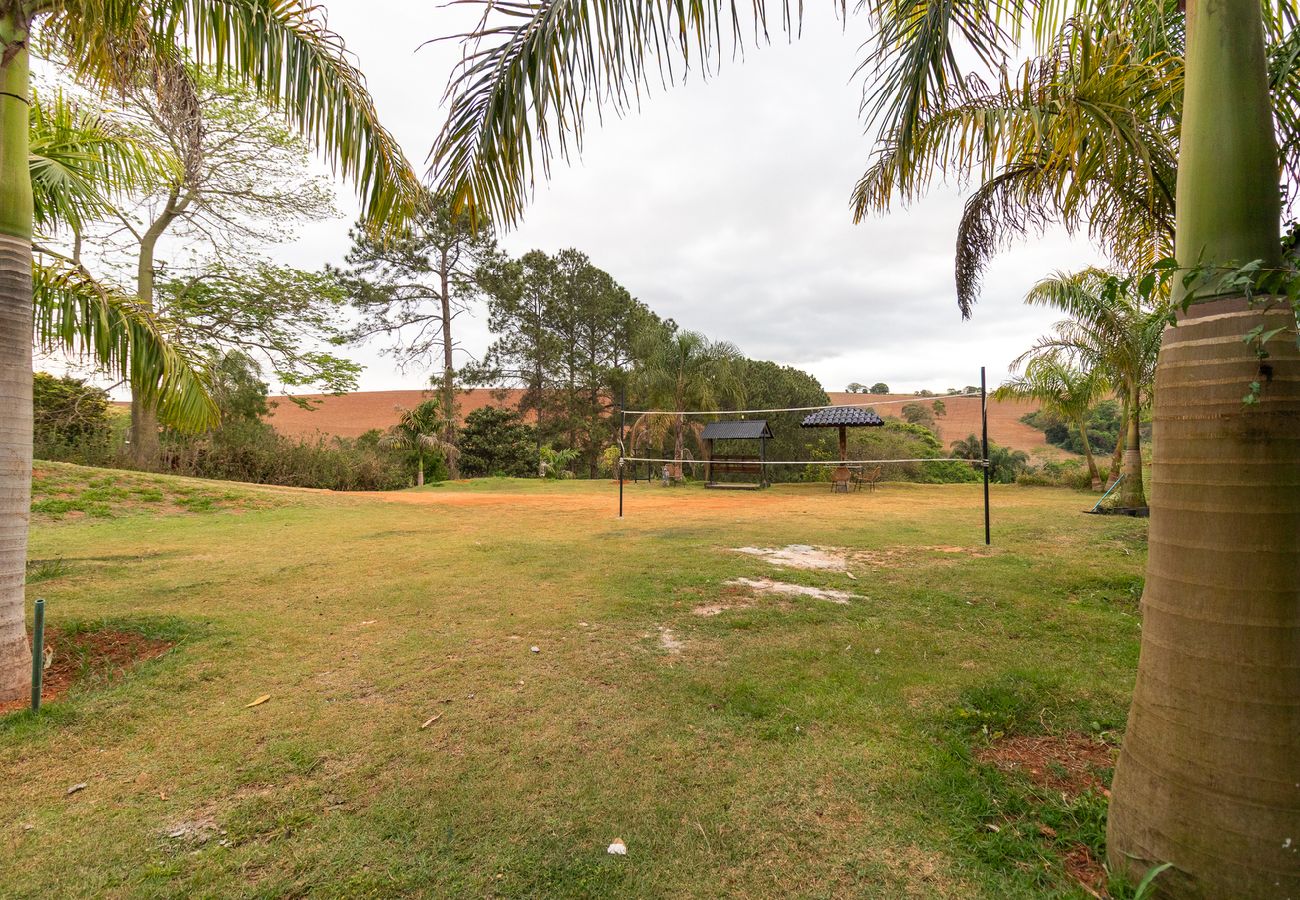 Chalet in Bragança Paulista - Kitnet 03: Pet friendly with Wi-Fi and Garage