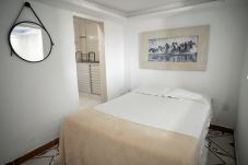 Rent by room in Rio de Janeiro - Suite in a guesthouse with a pool | PV-ST5