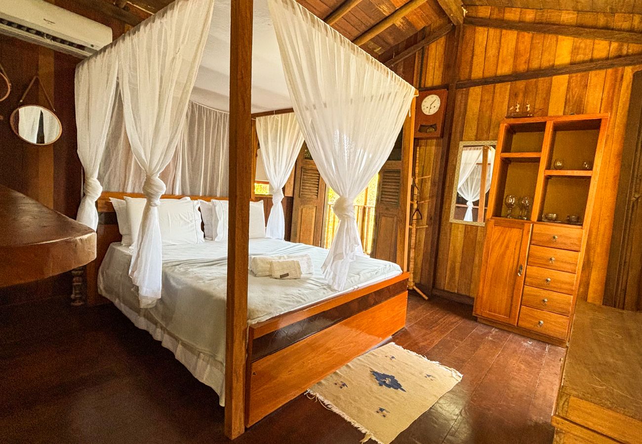 Apartment in Salvador - Bangalô à beira da lagoa, 200m da Praia - Corumbau