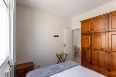 Apartment in Rio de Janeiro - 5 minutes from Copacabana Beach | BR1105