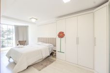 Apartment in Gramado - Amplo AP térreo 4 suítes a 600m da Rua Coberta