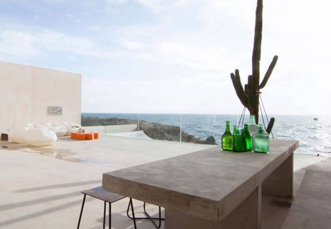 Apartamento en Arico - HomeForGuest NextDoor Oasis: frente al mar, terraza, piscina natural- HomeForGuest Apartamento en Arico - HomeForGuest NextDoor Oasis: frente al mar, terraza, piscina natural- HomeForGuest