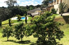 Casa en Campo Limpo Paulista - Chácara c WiFi, piscina,churrasq e salão de jogos