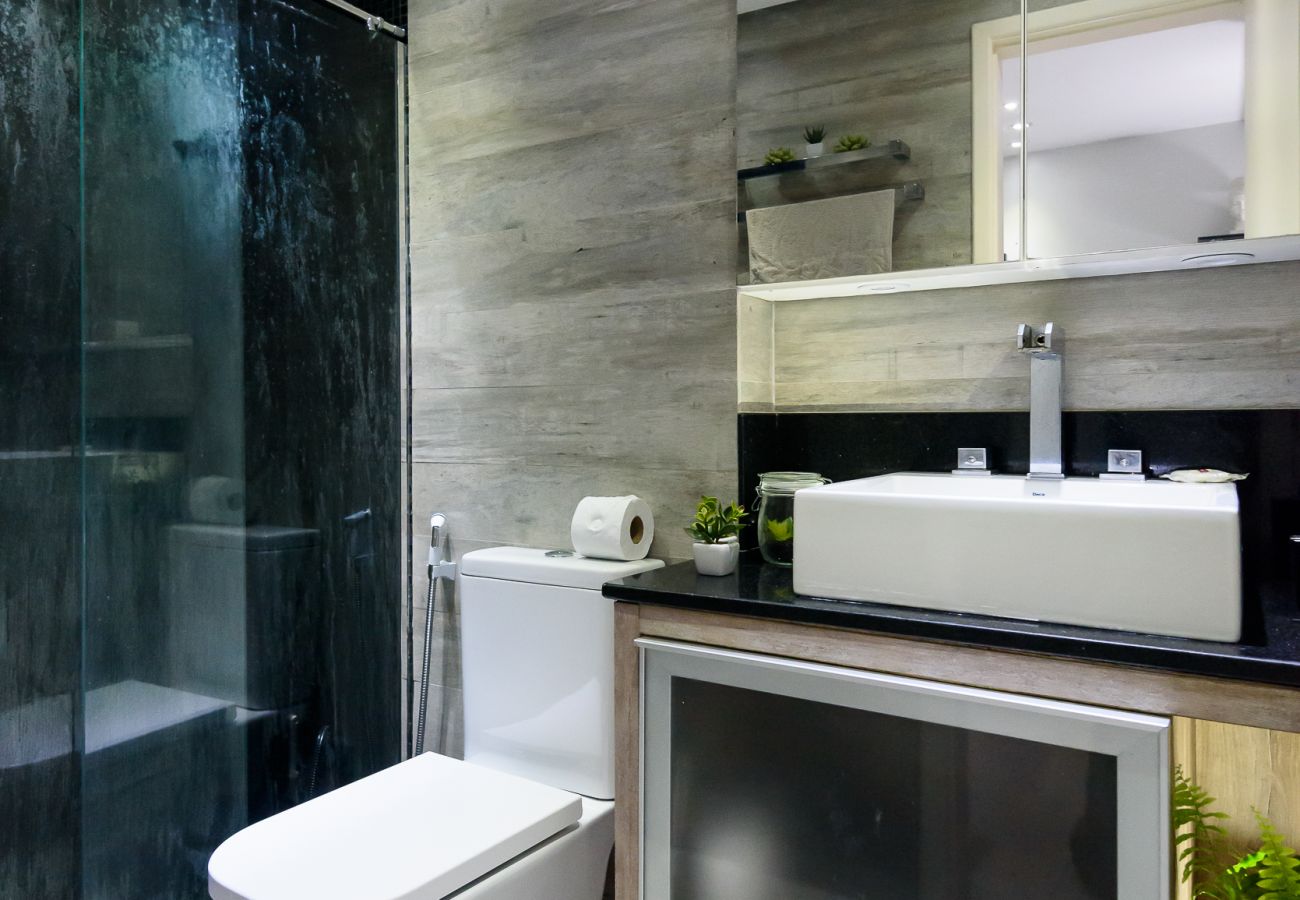 Baño Cuarto de baño equipado con una ducha que funciona bien