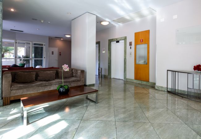 Recepción del edificio. Recepción del edificio.