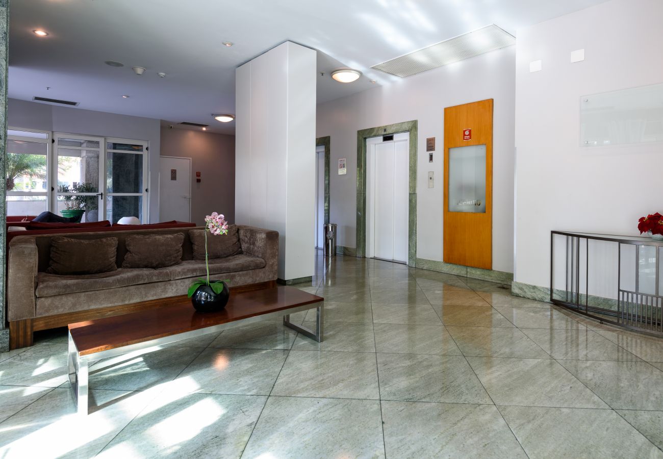 Recepción del edificio. Recepción del edificio.