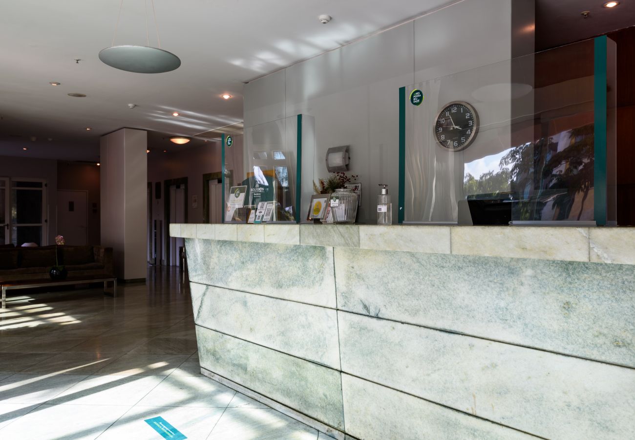 Recepción del edificio. Recepción del edificio.