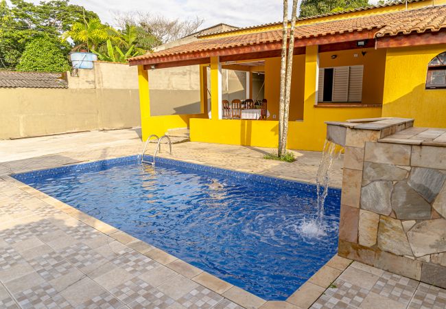 Casa en Itanhaém - Casa c Wi-Fi, piscina e churrasqueira em Itanhaém
