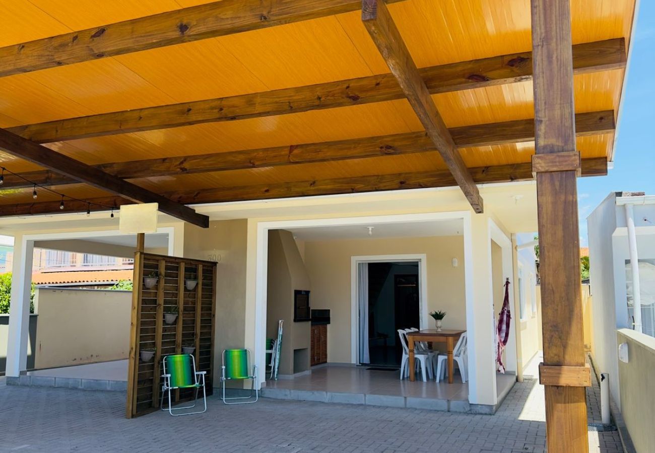 Casa en Palhoça - Casa na praia c WiFi e churrasqueira em Palhoça/SC Casa en Palhoça - Casa na praia c WiFi e churrasqueira em Palhoça/SC