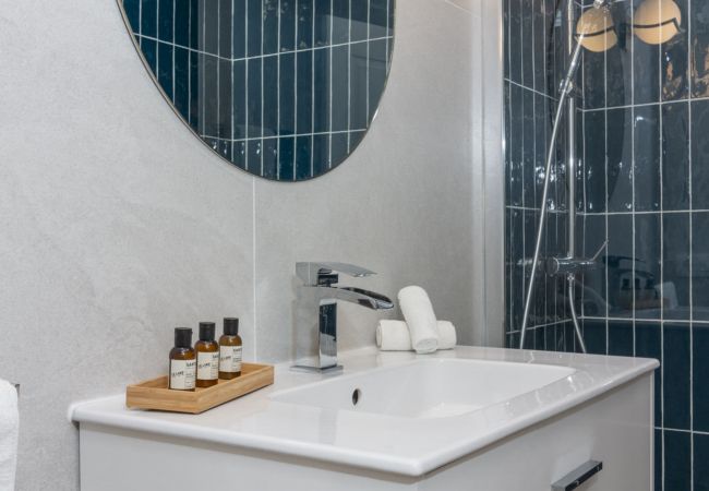 Apartamento en Los Cristianos - HomeForGuest Ático Cecilia con terraza y vistas al mar en Los Cristianos Apartamento en Los Cristianos - HomeForGuest Ático Cecilia con terraza y vistas al mar en Los Cristianos