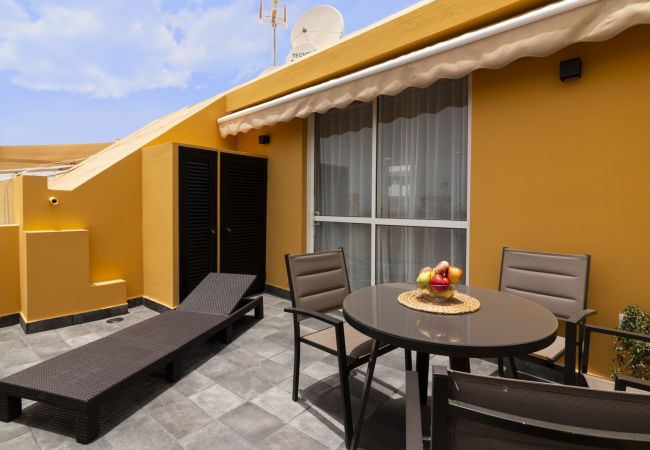 Apartamento en Los Cristianos - HomeForGuest Ático Cecilia con terraza y vistas al mar en Los Cristianos Apartamento en Los Cristianos - HomeForGuest Ático Cecilia con terraza y vistas al mar en Los Cristianos