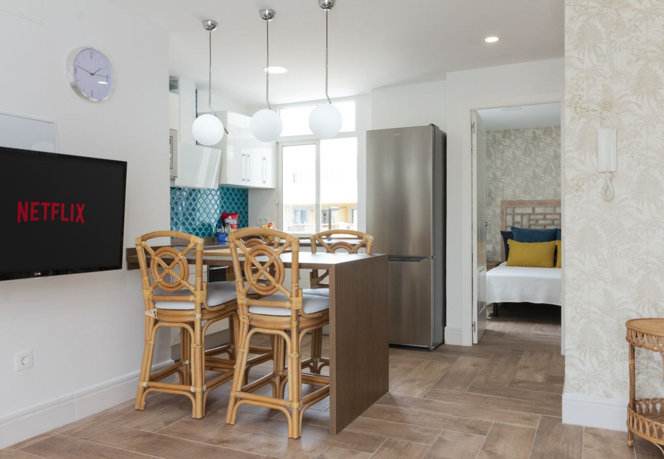 Apartamento en Los Cristianos - HomeForGuest Ático Cecilia con terraza y vistas al mar en Los Cristianos Apartamento en Los Cristianos - HomeForGuest Ático Cecilia con terraza y vistas al mar en Los Cristianos