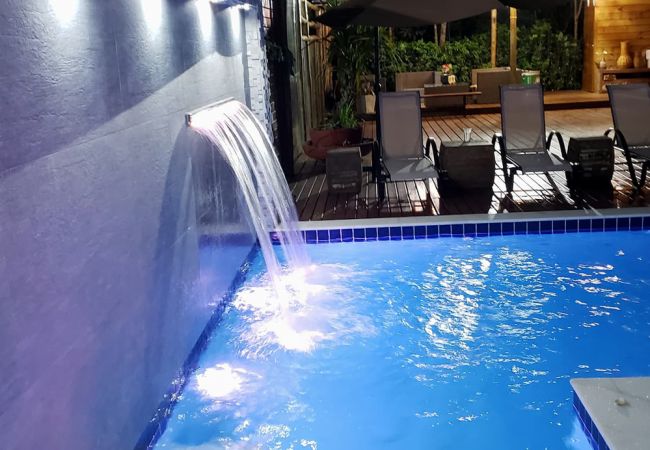 Casa en Caraguatatuba - Casa com piscina e churrasqueira em Massaguaçu/SP Casa en Caraguatatuba - Casa com piscina e churrasqueira em Massaguaçu/SP