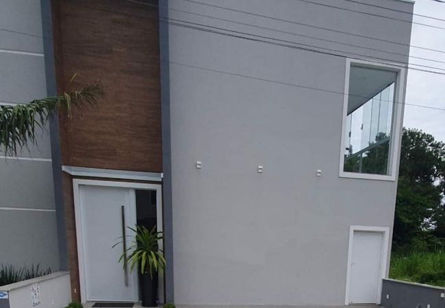 Casa en Caraguatatuba - Casa com piscina e churrasqueira em Massaguaçu/SP Casa en Caraguatatuba - Casa com piscina e churrasqueira em Massaguaçu/SP