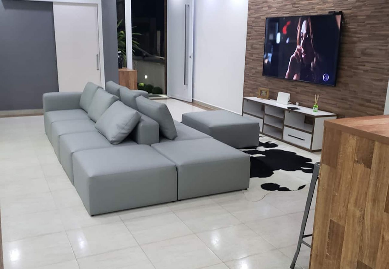 Casa en Caraguatatuba - Casa com piscina e churrasqueira em Massaguaçu/SP Casa en Caraguatatuba - Casa com piscina e churrasqueira em Massaguaçu/SP