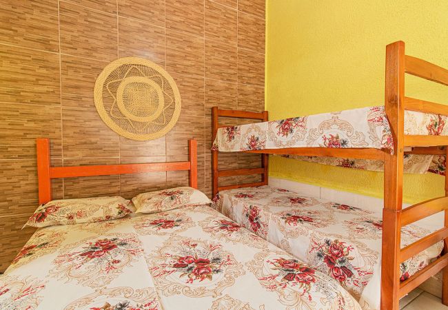 Chalet en Ilhabela - Chalé com churrasq a 5 minutos da Praia do Perequê Chalet en Ilhabela - Chalé com churrasq a 5 minutos da Praia do Perequê