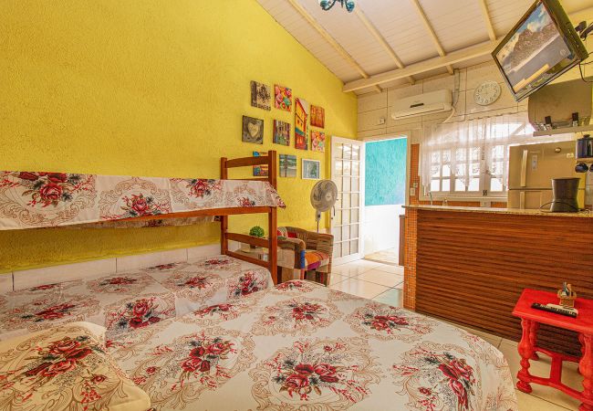 Chalet en Ilhabela - Chalé com churrasq a 5 minutos da Praia do Perequê Chalet en Ilhabela - Chalé com churrasq a 5 minutos da Praia do Perequê