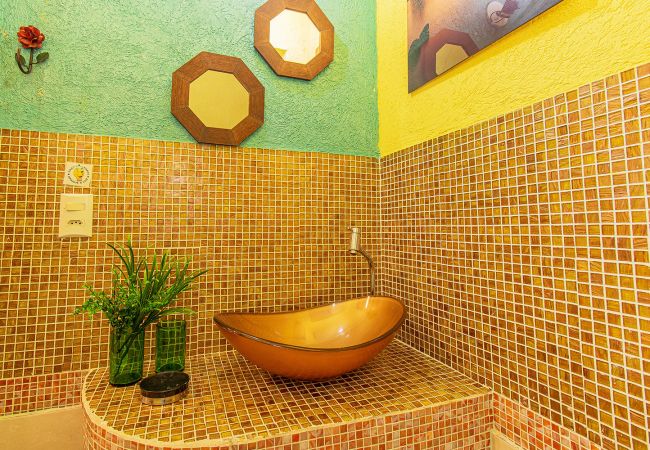 Chalet en Ilhabela - Chalé com churrasq a 5 minutos da Praia do Perequê Chalet en Ilhabela - Chalé com churrasq a 5 minutos da Praia do Perequê