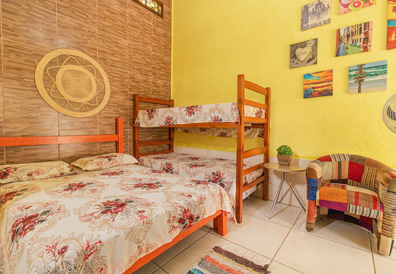 Chalet en Ilhabela - Chalé com churrasq a 5 minutos da Praia do Perequê Chalet en Ilhabela - Chalé com churrasq a 5 minutos da Praia do Perequê