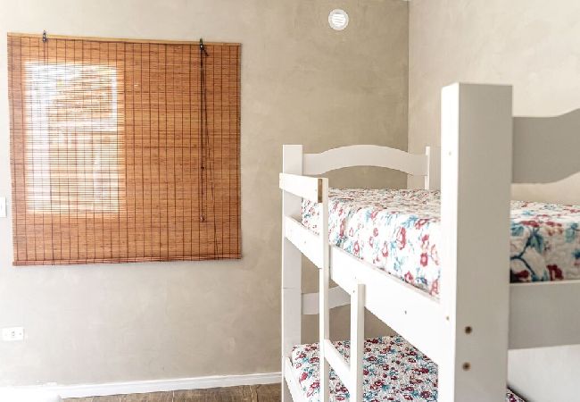 Apartamento en Guarujá - Quarto de Pousada a 100 metros da Praia da Enseada Apartamento en Guarujá - Quarto de Pousada a 100 metros da Praia da Enseada
