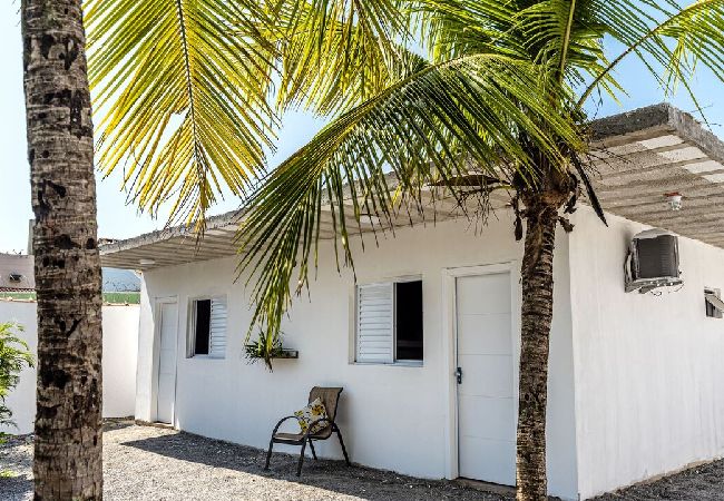 Apartamento en Guarujá - Quarto de Pousada a 100 metros da Praia da Enseada Apartamento en Guarujá - Quarto de Pousada a 100 metros da Praia da Enseada