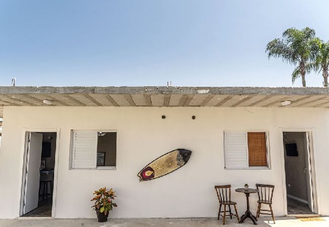 Apartamento en Guarujá - Quarto de Pousada a 100 metros da Praia da Enseada Apartamento en Guarujá - Quarto de Pousada a 100 metros da Praia da Enseada