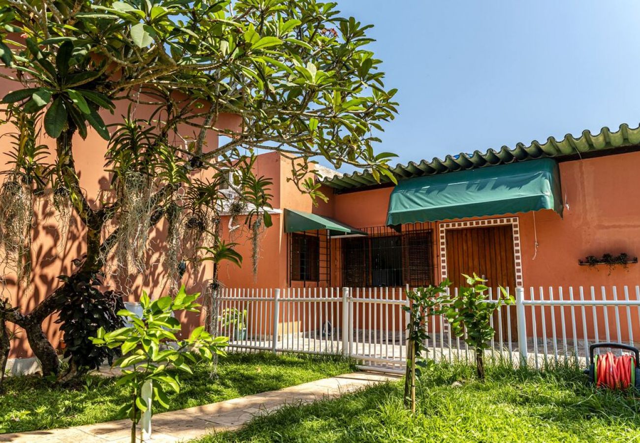 Apartamento en Guarujá - Quarto de Pousada a 100 metros da Praia da Enseada Apartamento en Guarujá - Quarto de Pousada a 100 metros da Praia da Enseada