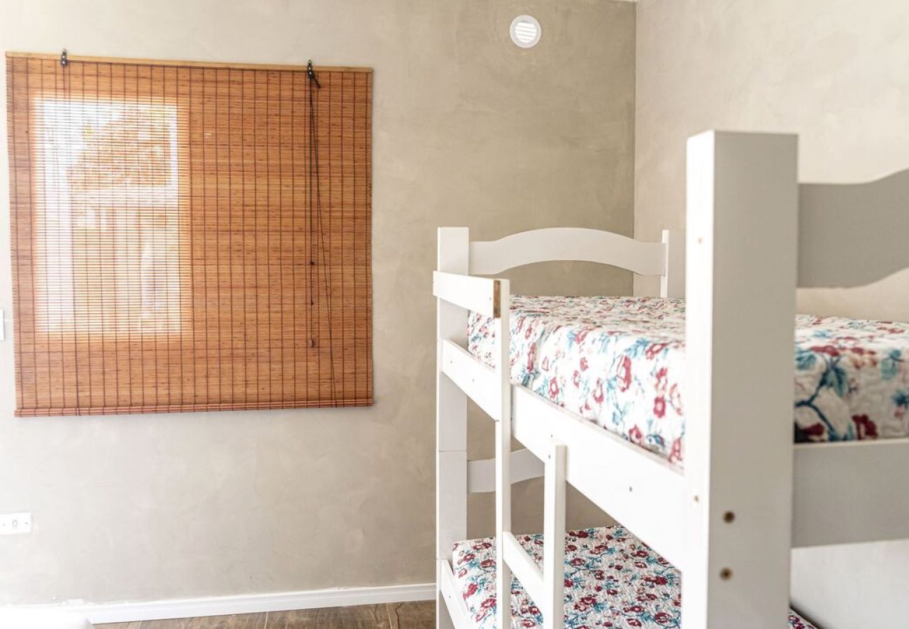 Apartamento en Guarujá - Quarto de Pousada a 100 metros da Praia da Enseada Apartamento en Guarujá - Quarto de Pousada a 100 metros da Praia da Enseada