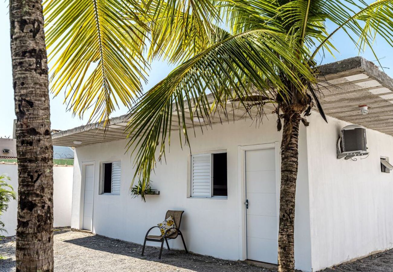 Apartamento en Guarujá - Quarto de Pousada a 100 metros da Praia da Enseada Apartamento en Guarujá - Quarto de Pousada a 100 metros da Praia da Enseada