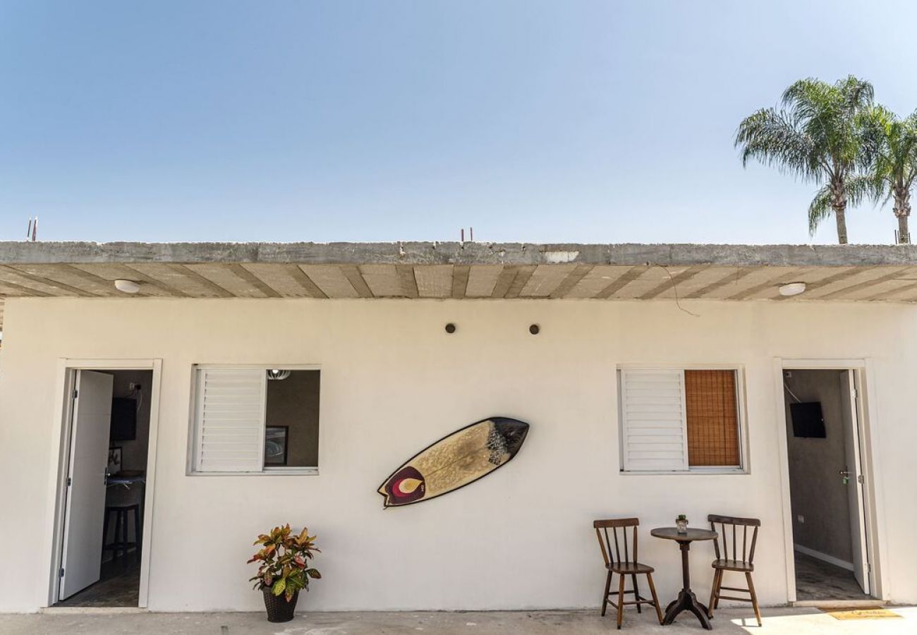 Apartamento en Guarujá - Quarto de Pousada a 100 metros da Praia da Enseada Apartamento en Guarujá - Quarto de Pousada a 100 metros da Praia da Enseada