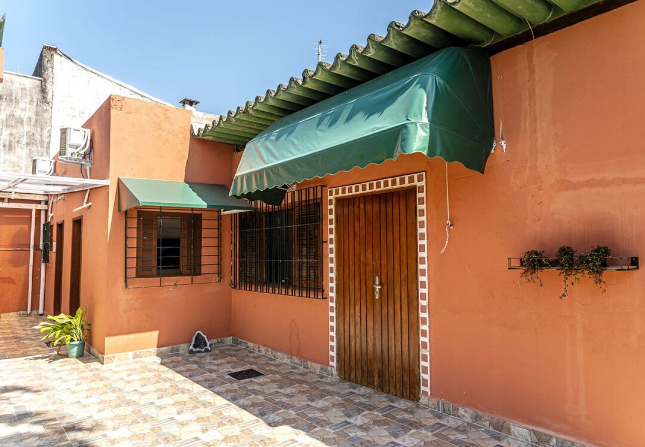 Apartamento en Guarujá - Quarto de Pousada a 100 metros da Praia da Enseada Apartamento en Guarujá - Quarto de Pousada a 100 metros da Praia da Enseada