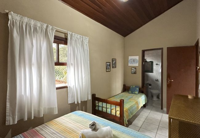 Casa en Caraguatatuba - Casa c piscina a 700m da Praia de Caraguatatuba/SP Casa en Caraguatatuba - Casa c piscina a 700m da Praia de Caraguatatuba/SP