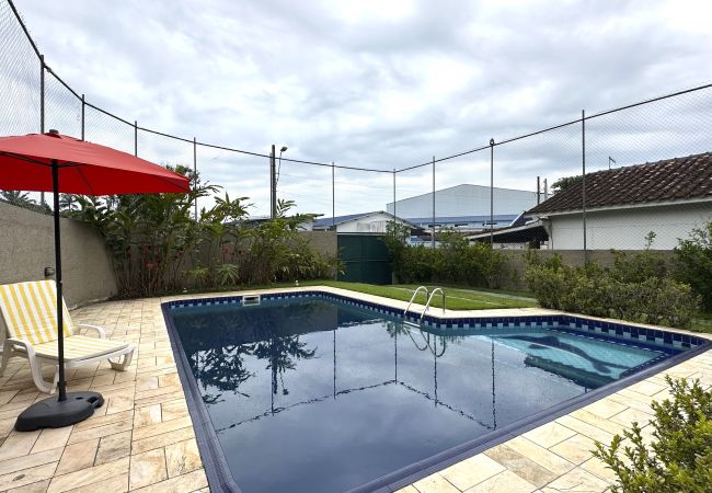 Casa en Caraguatatuba - Casa c piscina a 700m da Praia de Caraguatatuba/SP Casa en Caraguatatuba - Casa c piscina a 700m da Praia de Caraguatatuba/SP