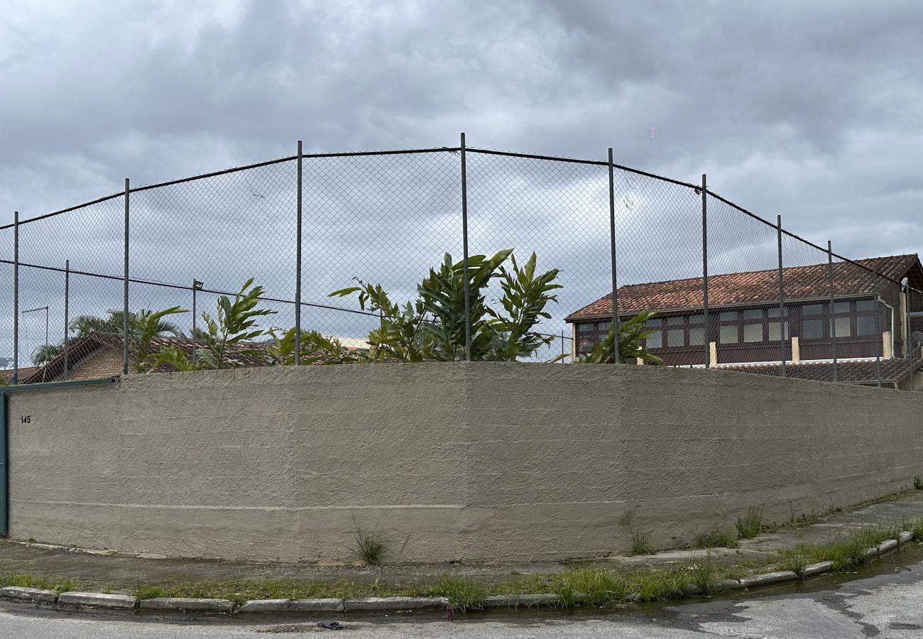 Casa en Caraguatatuba - Casa c piscina a 700m da Praia de Caraguatatuba/SP Casa en Caraguatatuba - Casa c piscina a 700m da Praia de Caraguatatuba/SP