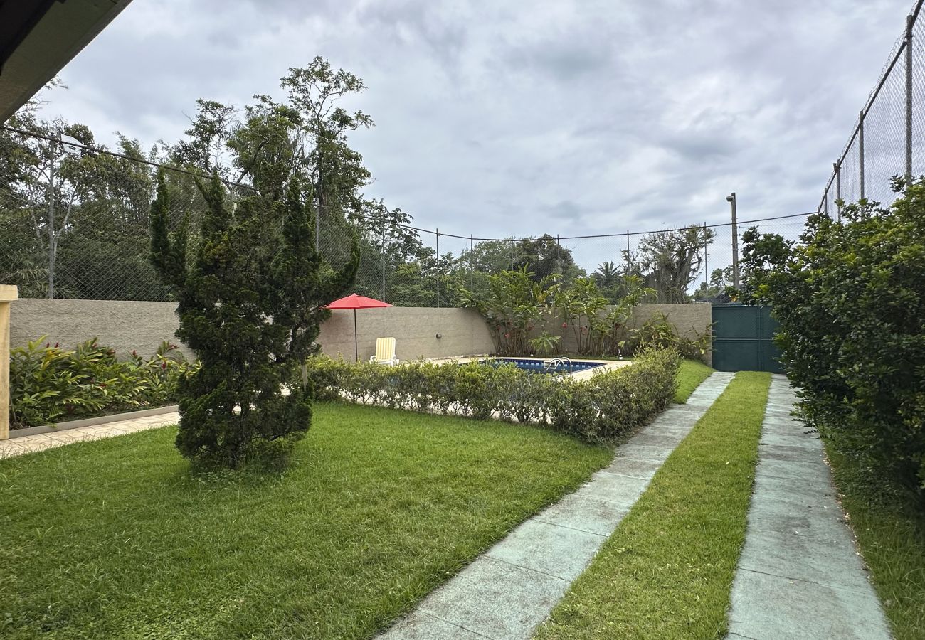 Casa en Caraguatatuba - Casa c piscina a 700m da Praia de Caraguatatuba/SP Casa en Caraguatatuba - Casa c piscina a 700m da Praia de Caraguatatuba/SP