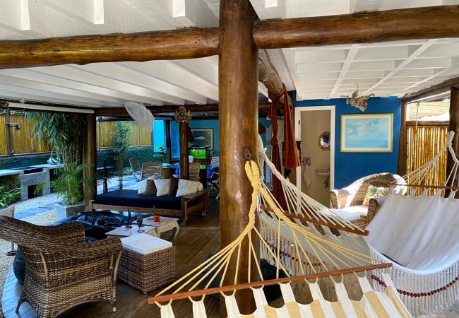 Casa en São Sebastião - Ótima Casa com deck gourmet na Praia da Baleia/SP
