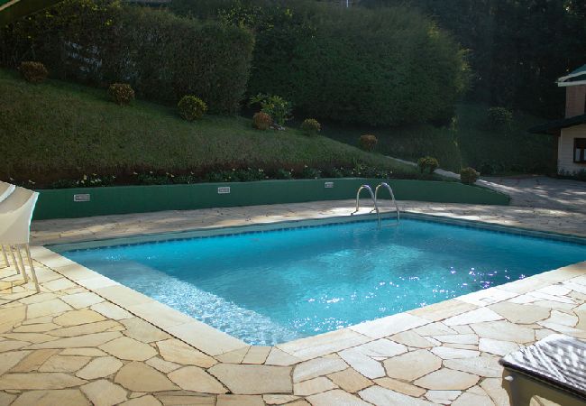 Casa en Campos do Jordão - Casa Charmosa com Lareira e Espaço de Lazer