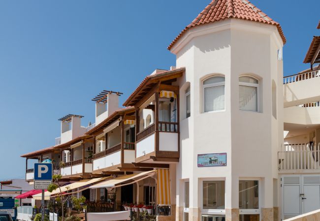 Apartamento en Adeje - HomeForGuest APARTAMENTO CON PISCIN A A 50M DEL MAR EN LA CALETA  Apartamento en Adeje - HomeForGuest APARTAMENTO CON PISCIN A A 50M DEL MAR EN LA CALETA