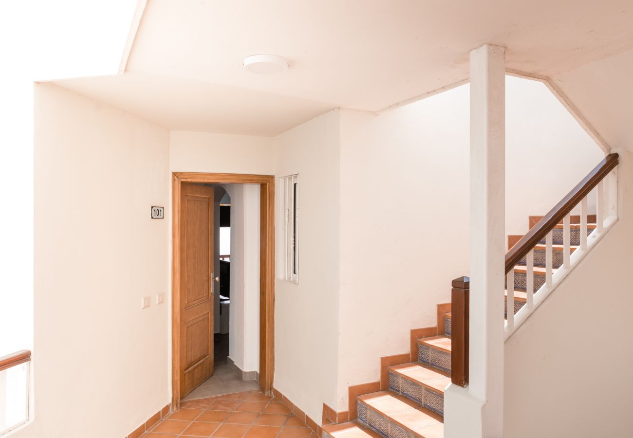 Apartamento en Adeje - HomeForGuest APARTAMENTO CON PISCIN A A 50M DEL MAR EN LA CALETA  Apartamento en Adeje - HomeForGuest APARTAMENTO CON PISCIN A A 50M DEL MAR EN LA CALETA