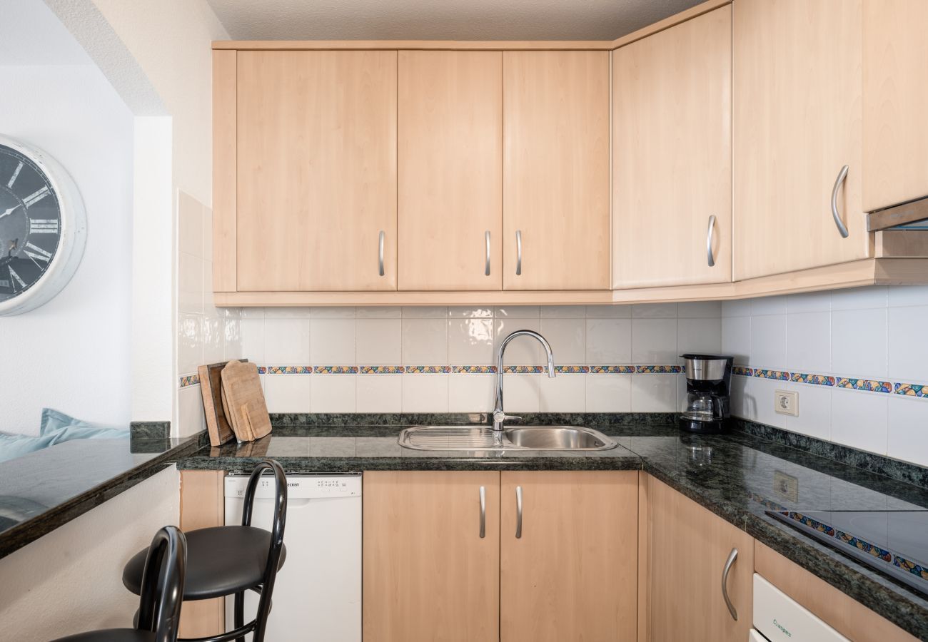 Apartamento en Adeje - HomeForGuest APARTAMENTO CON PISCIN A A 50M DEL MAR EN LA CALETA  Apartamento en Adeje - HomeForGuest APARTAMENTO CON PISCIN A A 50M DEL MAR EN LA CALETA