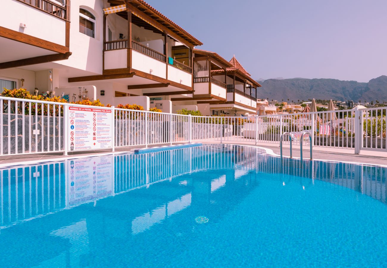 Apartamento en Adeje - HomeForGuest APARTAMENTO CON PISCIN A A 50M DEL MAR EN LA CALETA  Apartamento en Adeje - HomeForGuest APARTAMENTO CON PISCIN A A 50M DEL MAR EN LA CALETA