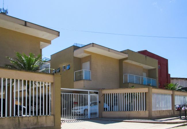 Casa en Guarujá - Casa incrível c Wi-Fi a 3 min da Praia da Enseada 