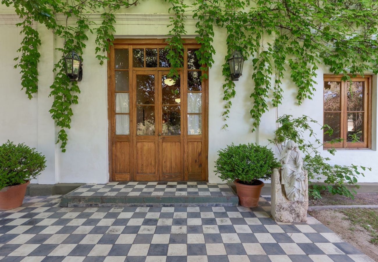 Casa en Luján de Cuyo - Tradicional Casona de época, con desayuno
